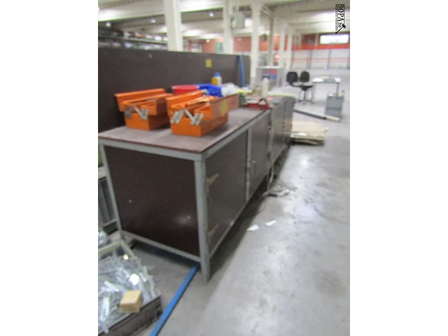 Lot 448 - werktafel met kastruimte - afbeelding 8 van  8