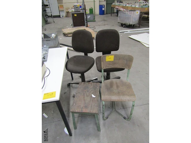 Lot 449 - diverse meubels. 5 stuks - afbeelding 2 van  3