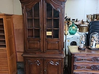 Lot 449 - eiken vitrine kast - afbeelding 1 van  4