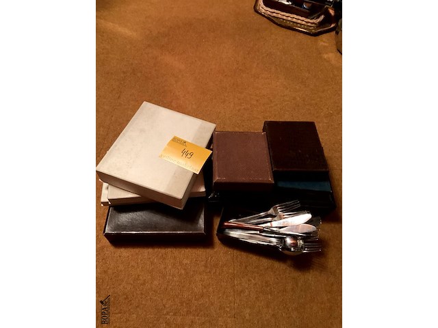 Lot 449 - koffertjes met bestek inox/klein aantal bestek verzilverd of - afbeelding 1 van  8