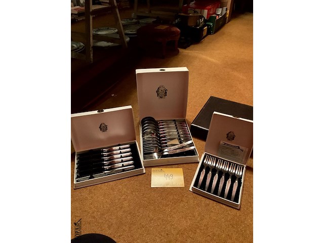 Lot 449 - koffertjes met bestek inox/klein aantal bestek verzilverd of - afbeelding 2 van  8