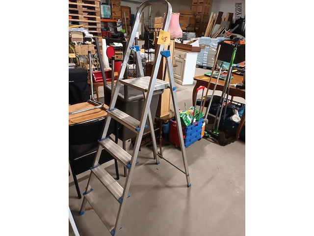 Lot 45 - aluminium trapladder - afbeelding 2 van  2