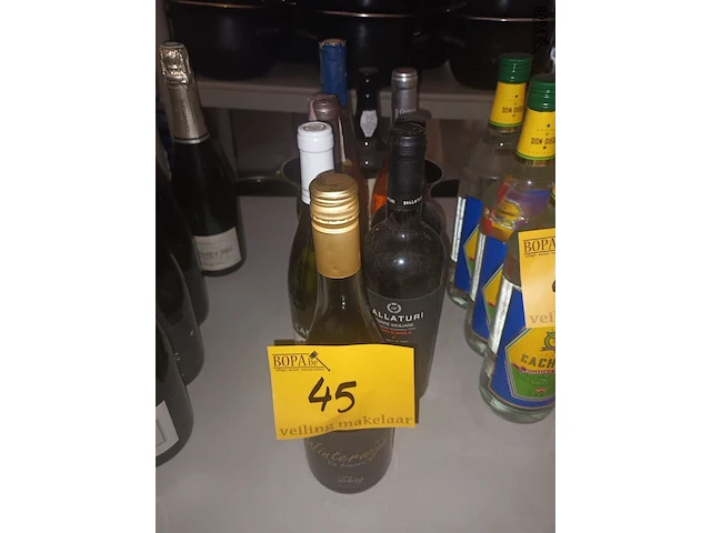 Lot 45 - diverse wijnen. 8 stuks - afbeelding 1 van  4