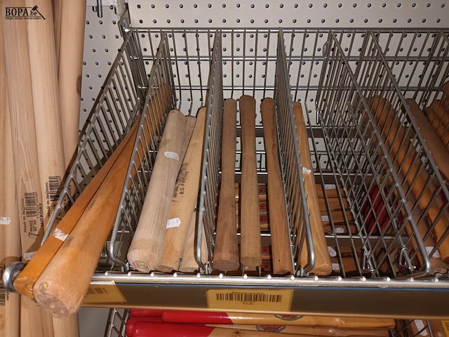 Lot 45 - houten hamerstelen. 42 stuks - afbeelding 2 van  3