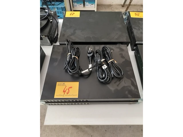 Lot 45 - hp officeconnect switchen - 2 stuks - afbeelding 3 van  3