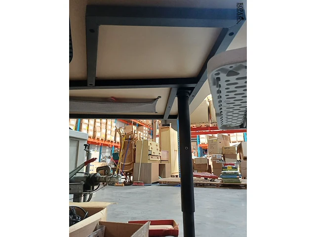 Lot 45 - ikea bureeltafel - afbeelding 3 van  5