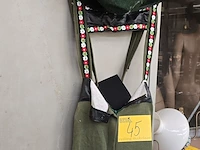Lot 45 - tirolpakje met hoed - afbeelding 1 van  3
