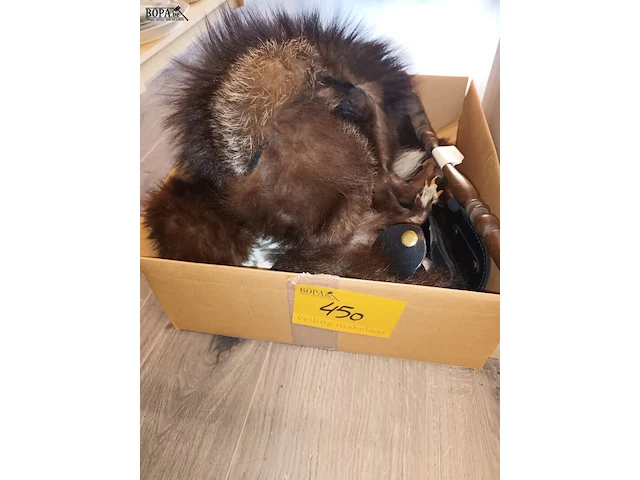 Lot 450 - bont, tasjes en borstel. 8 stuks - afbeelding 1 van  3