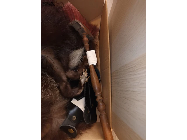 Lot 450 - bont, tasjes en borstel. 8 stuks - afbeelding 2 van  3