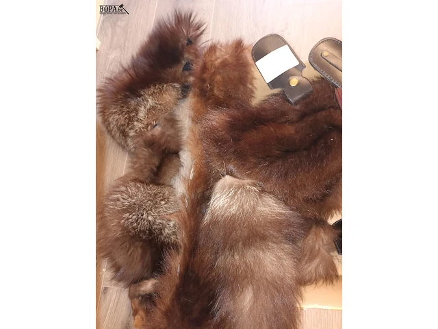 Lot 450 - bont, tasjes en borstel. 8 stuks - afbeelding 3 van  3