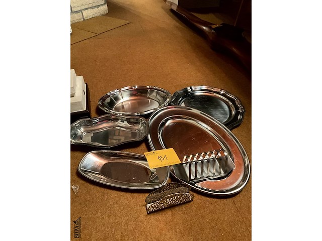 Lot 451 - set van inox schalen, 7 stuks - afbeelding 1 van  1