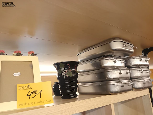 Lot 451 - vazen en brooddozen. 24 stuks - afbeelding 3 van  4