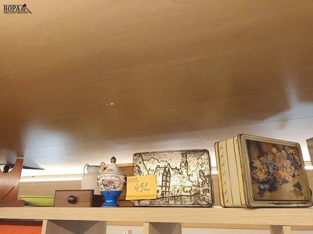 Lot 452 - blikken dozen en huisraad. 12 stuks - afbeelding 1 van  3