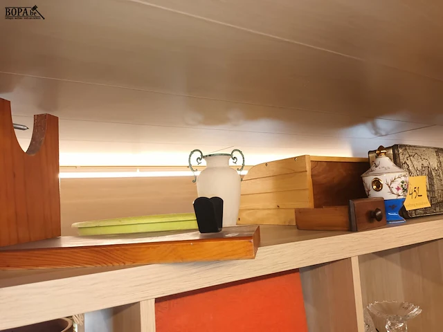 Lot 452 - blikken dozen en huisraad. 12 stuks - afbeelding 2 van  3