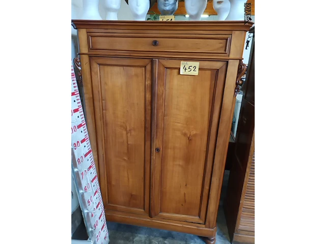 Lot 452 - meidenkast - afbeelding 1 van  4
