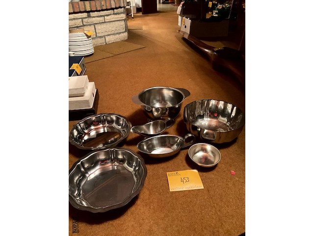 Lot 453 - set van inox kommen, 7 stuks - afbeelding 1 van  3