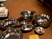 Lot 453 - set van inox kommen, 7 stuks - afbeelding 1 van  3
