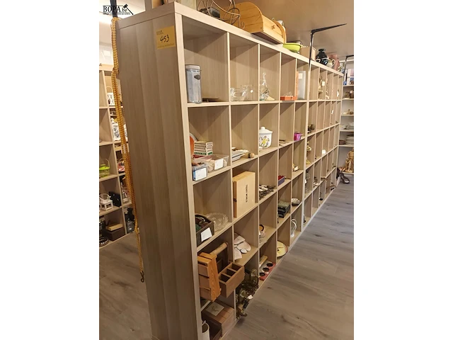 Lot 453 - vakkenkast. 2 stuks - afbeelding 1 van  2