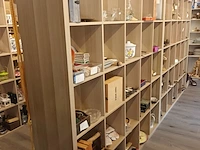 Lot 453 - vakkenkast. 2 stuks - afbeelding 1 van  2