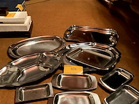 Lot 454 - set van inox schalen, 10 stuks - afbeelding 1 van  2