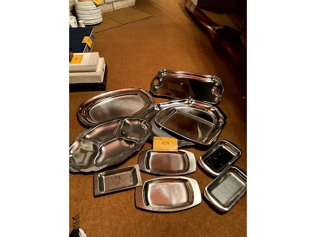 Lot 454 - set van inox schalen, 10 stuks - afbeelding 2 van  2