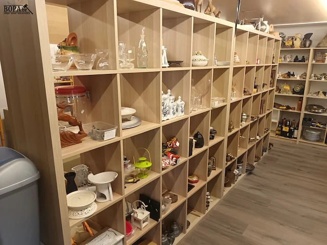 Lot 454 - vakkenkast. 2 stuks - afbeelding 2 van  2