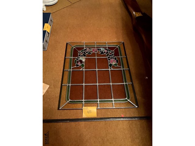 Lot 455 - art deco glasraam, met frame en bevestiging, glas in lood - afbeelding 1 van  4