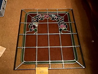 Lot 455 - art deco glasraam, met frame en bevestiging, glas in lood - afbeelding 1 van  4