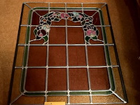 Lot 455 - art deco glasraam, met frame en bevestiging, glas in lood - afbeelding 2 van  4