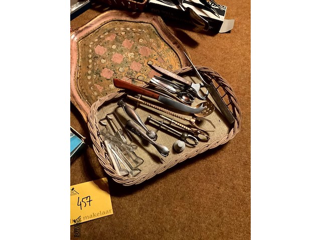 Lot 457 - kleine benodigdheden/dienblad - afbeelding 2 van  5