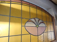 Lot 459 - glas in lood raam - afbeelding 2 van  3