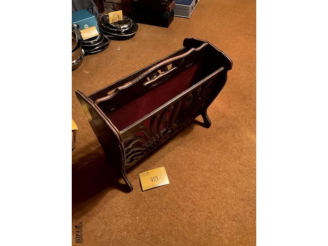 Lot 459 - krantenbak - afbeelding 1 van  4