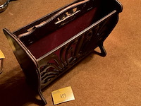 Lot 459 - krantenbak - afbeelding 1 van  4