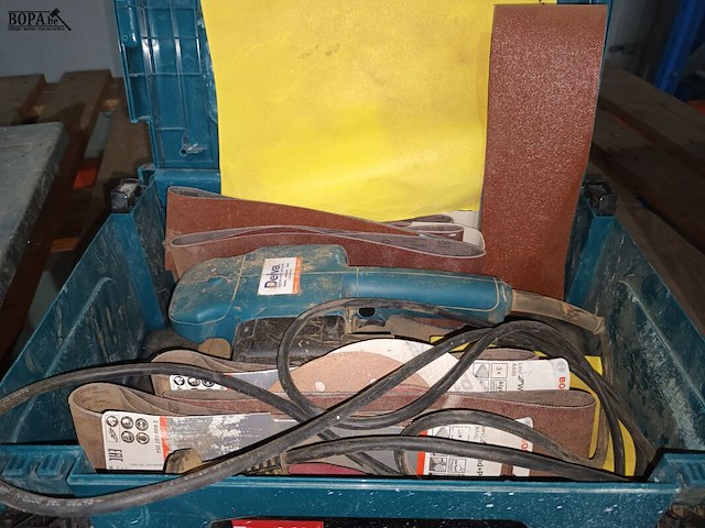 Lot 46 - bandschuurmachine makita - afbeelding 3 van  4