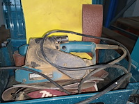 Lot 46 - bandschuurmachine makita - afbeelding 4 van  4