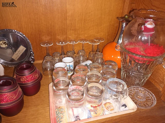 Lot 46 - decoratie. inhoud vitrine - afbeelding 5 van  7