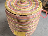 Lot 46 - handgemaakte opbergdoos en set hoedendozen - afbeelding 2 van  5