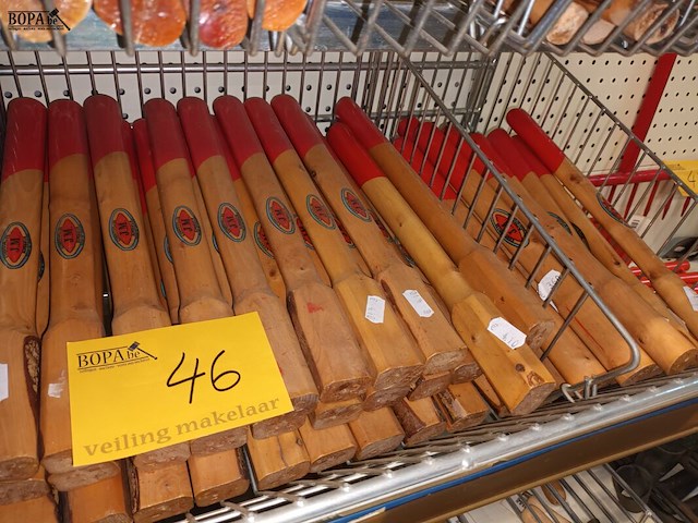 Lot 46 - hickory hamerstelen. 88 stuks - afbeelding 3 van  4