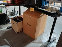 Lot 46 - ikea bureeltafel - afbeelding 1 van  3