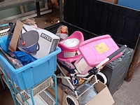 Lot 46 - speelgoed en koffer - afbeelding 1 van  7