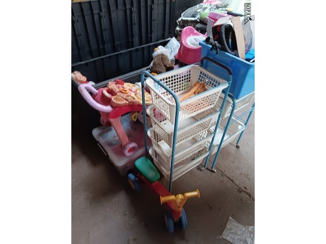 Lot 46 - speelgoed en koffer - afbeelding 2 van  7