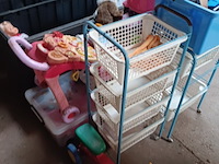 Lot 46 - speelgoed en koffer - afbeelding 2 van  7