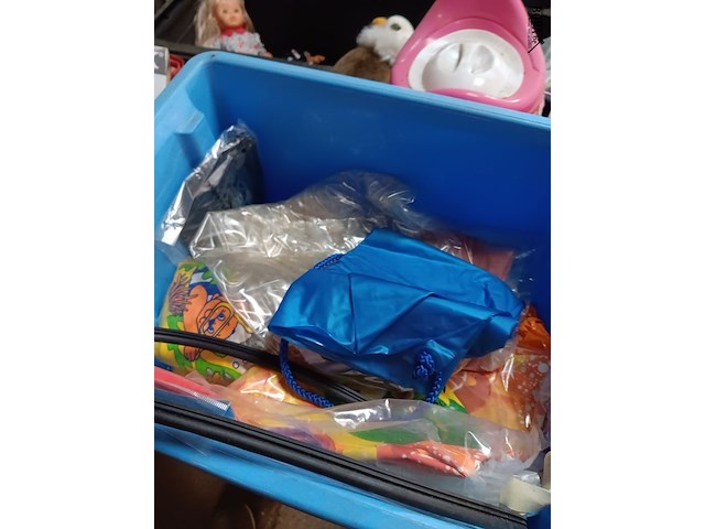 Lot 46 - speelgoed en koffer - afbeelding 7 van  7