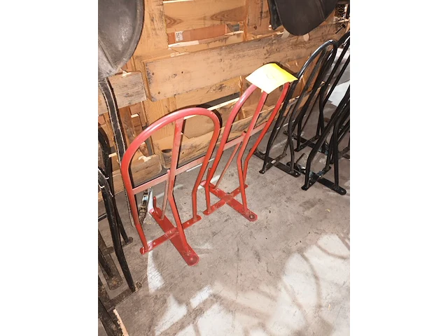 Lot 46 - zadeldrager. 2 stuks - afbeelding 2 van  2
