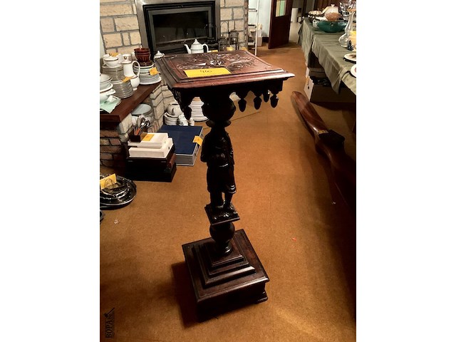 Lot 460 - houten sta bretoens gestoken beeltenis man - afbeelding 1 van  9