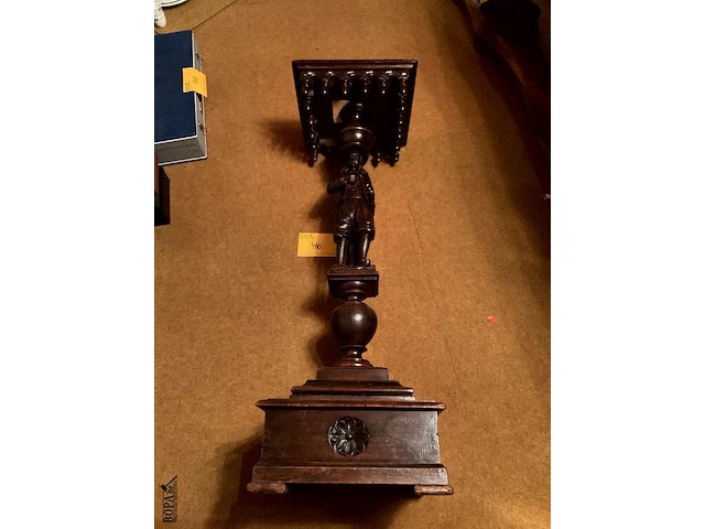 Lot 460 - houten sta bretoens gestoken beeltenis man - afbeelding 2 van  9