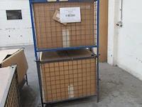 Lot 460 - metalen stapelmanden. 2 stuks - afbeelding 1 van  2