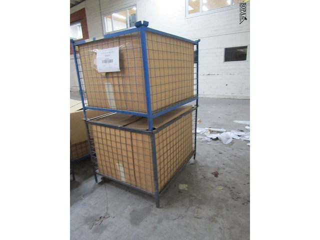 Lot 460 - metalen stapelmanden. 2 stuks - afbeelding 2 van  2