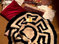 Lot 461 - lot tapijtjes,gehaakte kantjes handwerk - afbeelding 1 van  5