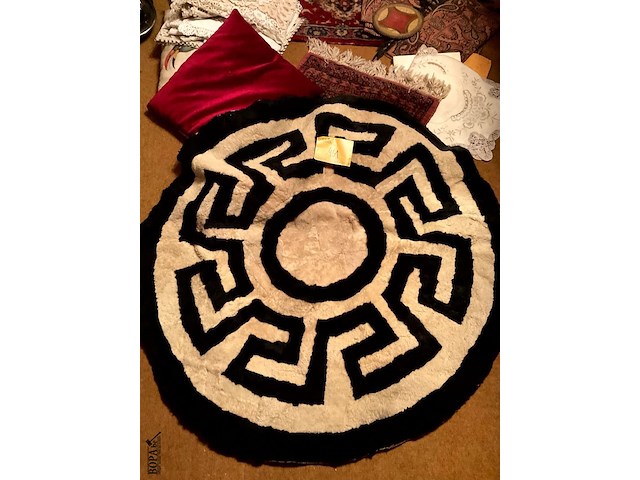 Lot 461 - lot tapijtjes,gehaakte kantjes handwerk - afbeelding 2 van  5